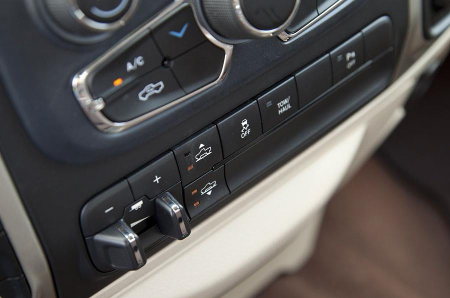  Dodge Ram 1500 Crew Cab SLT 4x4 2013 года  (фото 11 из 29)